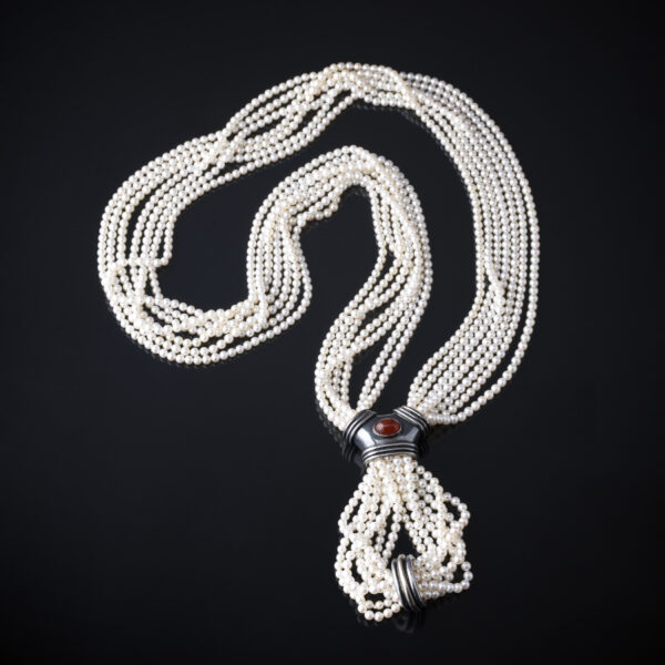 RENÉ BOIVIN <br> Collier de Perles