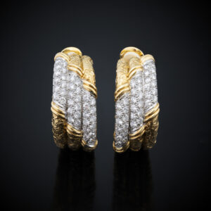 VAN CLEEF & ARPELS <br> Paire de Clips d'oreilles